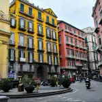 Correre la maratona di Napoli: itinerario tra arte, storia e tradizioni culinarie